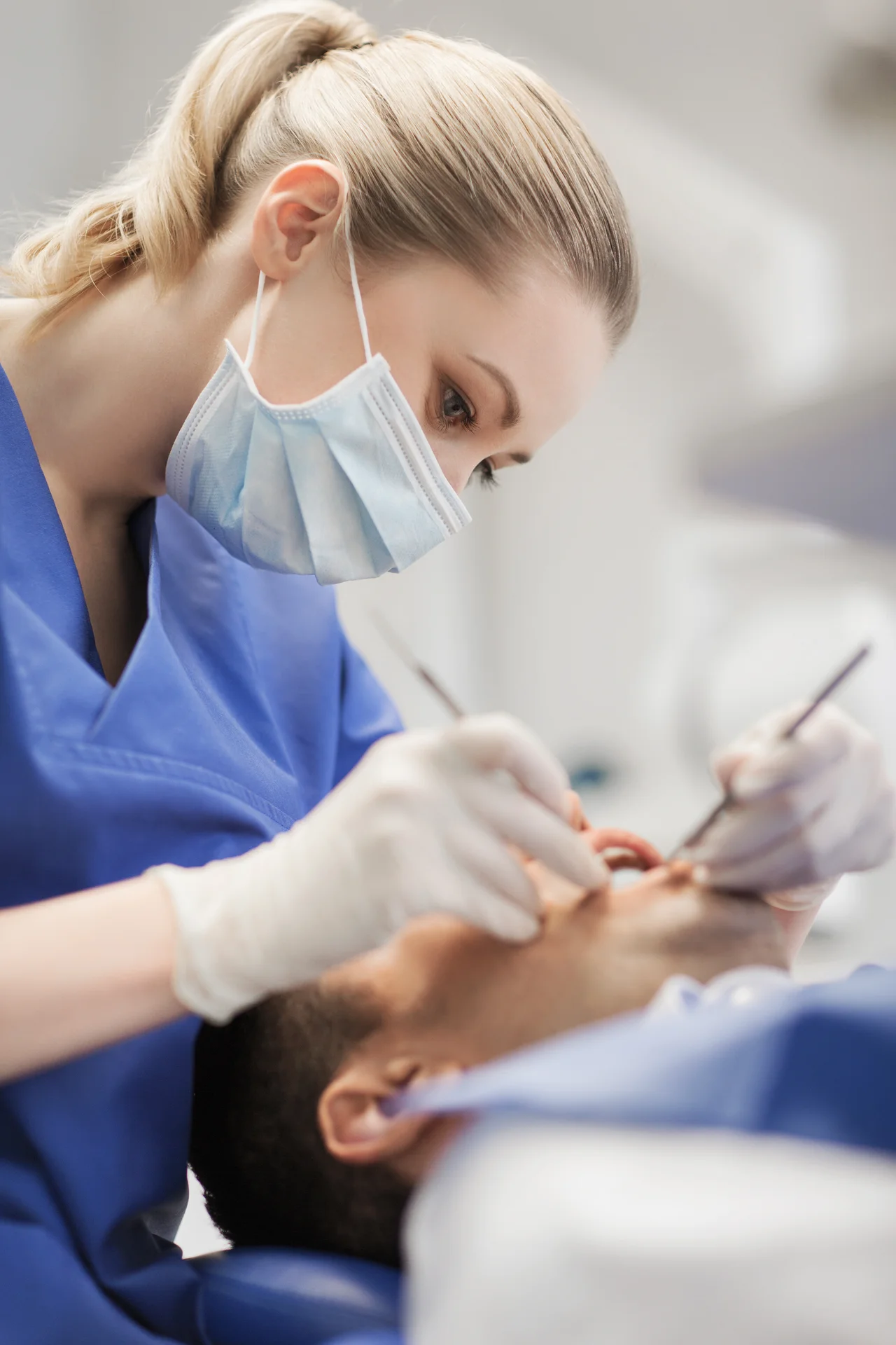 Dental bridge filling the gap left by missing teeth